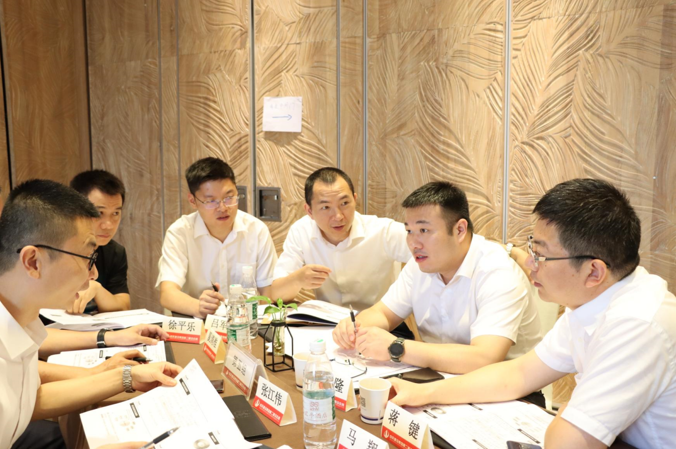 2021年6月25日-26日，3003新葡的京二建组织开展了2021年中高层主管执行力培训。本次培训特邀清华、北大、上海交大总裁班讲师，中国企业家协会特聘高级讲师许晋老师进行授课。